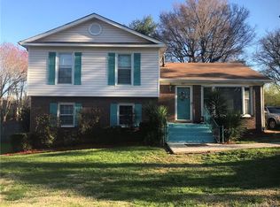 301 Clover Hitch Dr, Charlotte, NC 28215