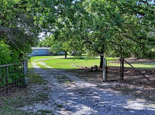 864 Upper Montague Rd, Bowie, TX 76230