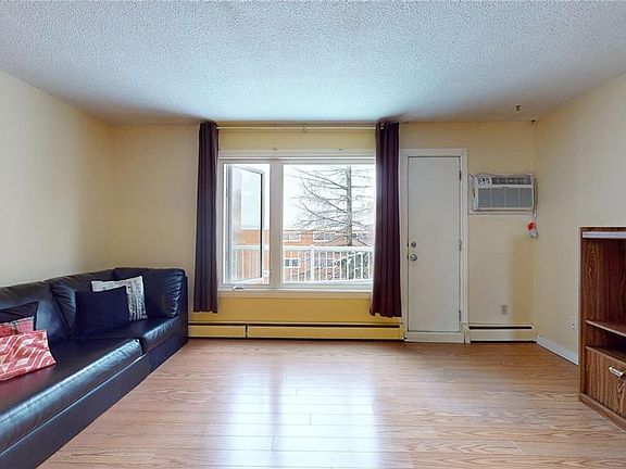 3rd image of UNIT 20-4505 RAE STREET