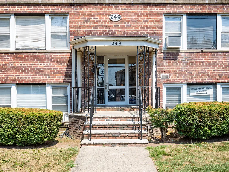 246 Edgar Pl — Photo 25