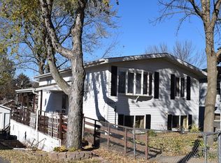 907 E 9th St S, Newton, IA 50208