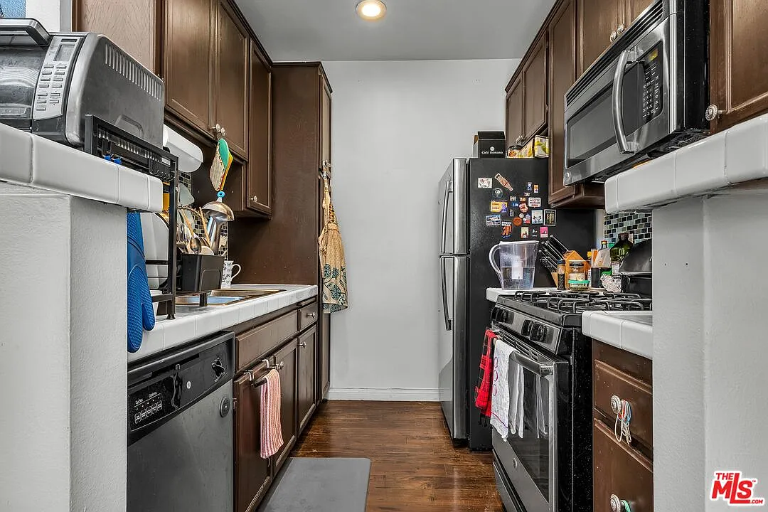 2 bed, 2.0 bath, 1150 sqft, $3,395 — Photo 3