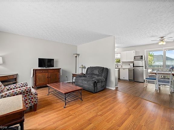3rd image of 341 Sandpiper Ave