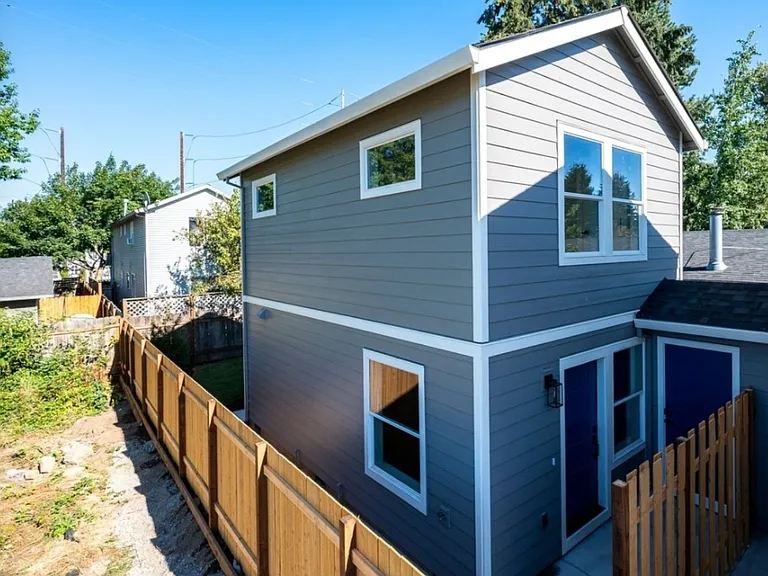 8838 N Drummond Ave — Photo 1