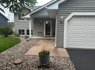 2643 Guthrie Ave N, Oakdale, MN 55128