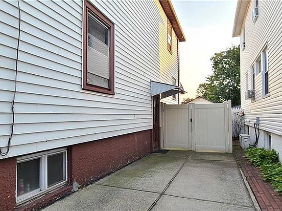 3rd image of 14 Beekman St