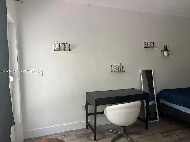 921 Meridian Ave Apts Con — Photo 4