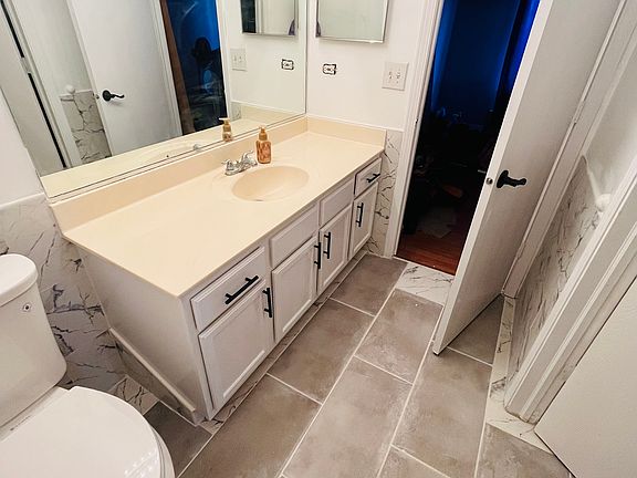 3rd image of 2541 Stonybrook Dr
