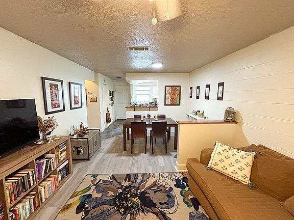 5th image of 422 SE 8th St APT C