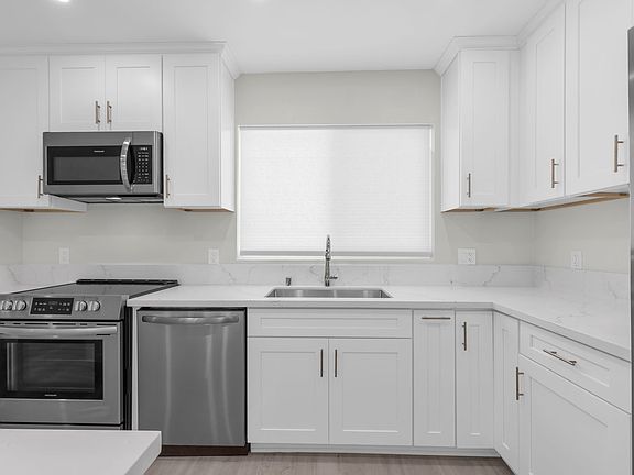 3rd image of 1575 Manning Ave #1577-1/2