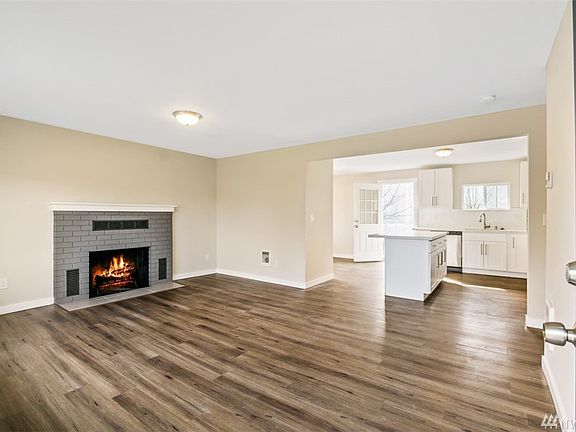 5th image of 4402 S Hosmer St