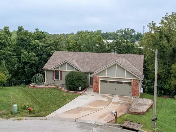 1203 SW 26th St, Blue Springs, MO 64015