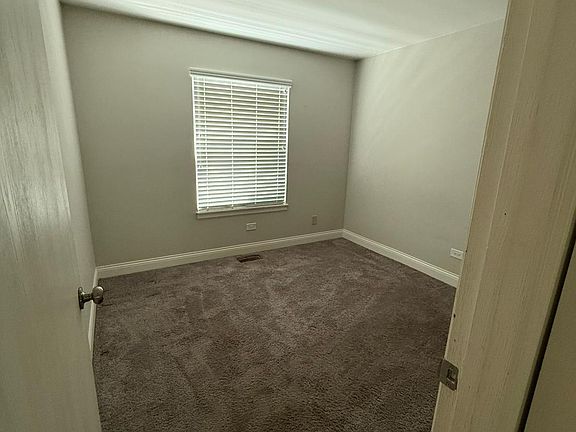 5th image of 320 Newport Ln Unit 1-B1