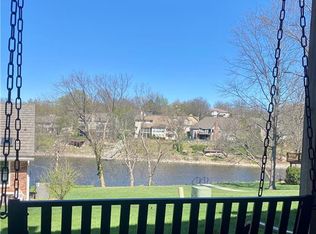 210 NE Bayview Dr, Lees Summit, MO 64064