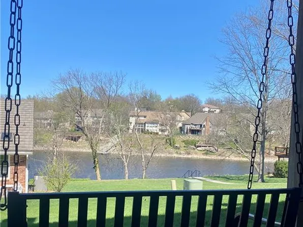 210 NE Bayview Dr, Lees Summit, MO 64064