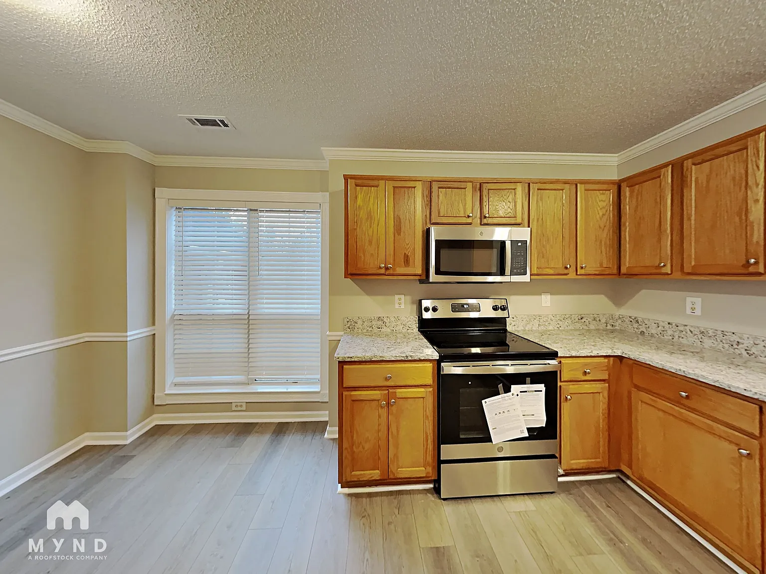 4 bed, 3.0 bath, 2496 sqft, $2,295 — Photo 3