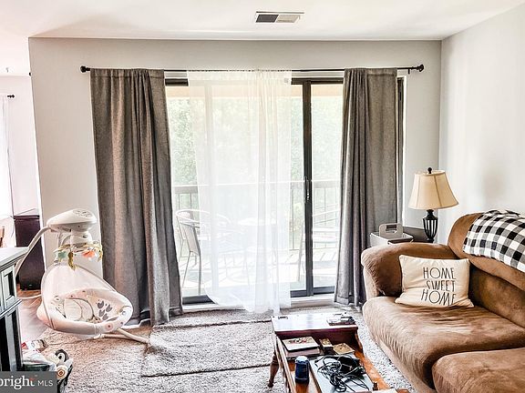 4th image of 1002 Brinker Dr