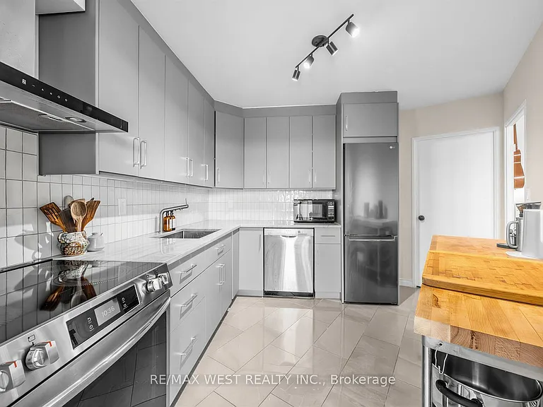 60 Pavane Linkway #805 — Photo 11