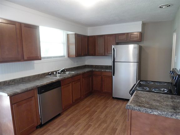 4th image of 3328 E Jefferson Blvd