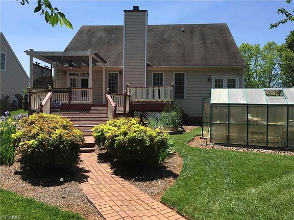 2nd image of 304 Lucas Park Dr