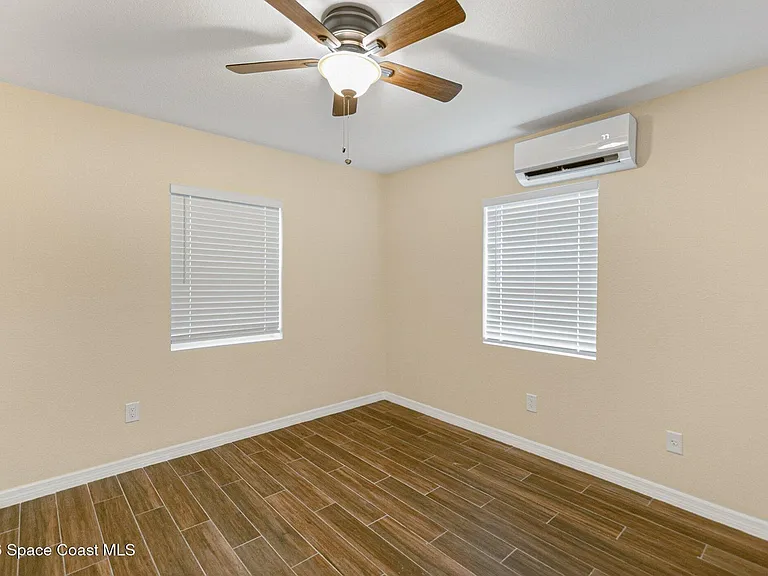 175 NW Valencia Rd — Photo 20