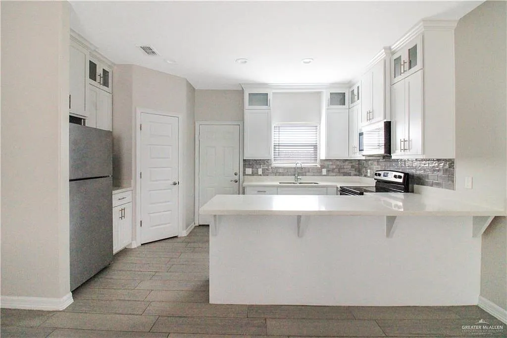 Building Photo - 1626 Playa Dr #1