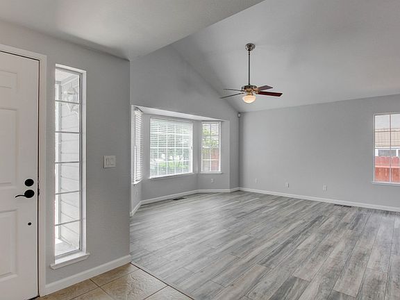 5th image of 853 Vintage Oak Ave