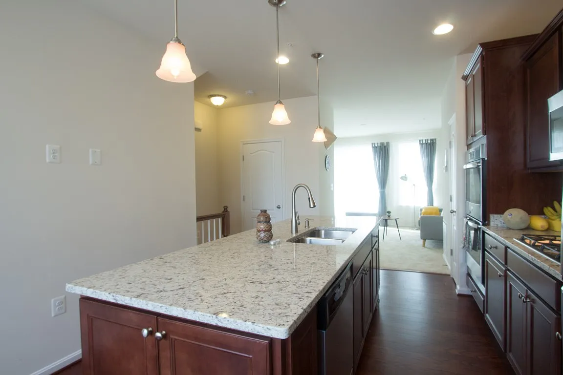 3 bed, 3.5 bath, 1837 sqft, $3,995 — Photo 1