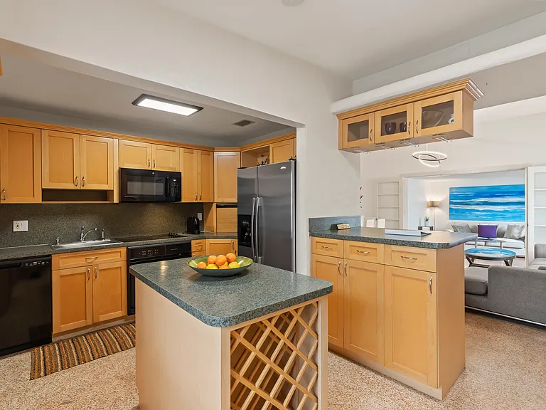 2520 Center Ave — Photo 18