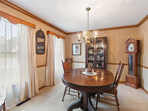 3rd image of 1045 Helen Dr