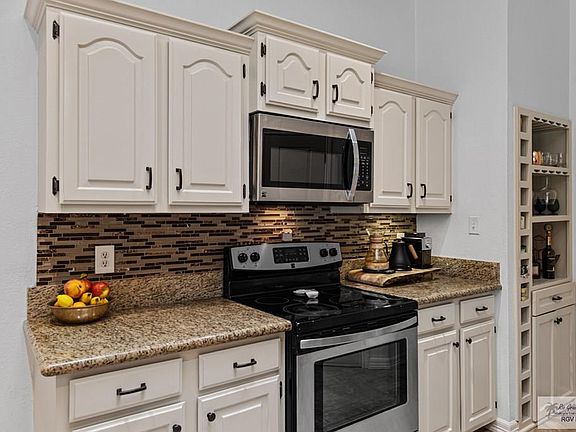 4th image of 3417 Oakmont Dr