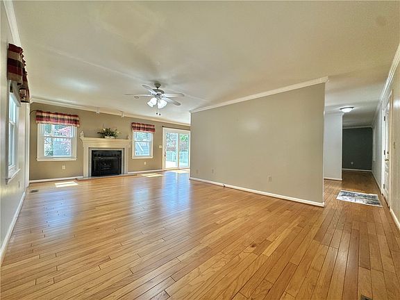 5th image of 101 Long View Ln