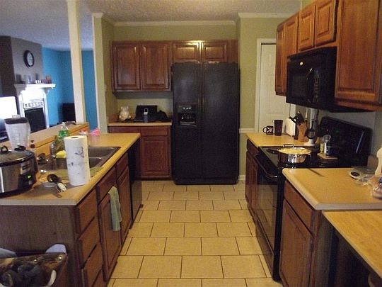 5th image of 121 Westbury Ct