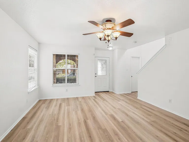 18 Anchorage Bay — Photo 3