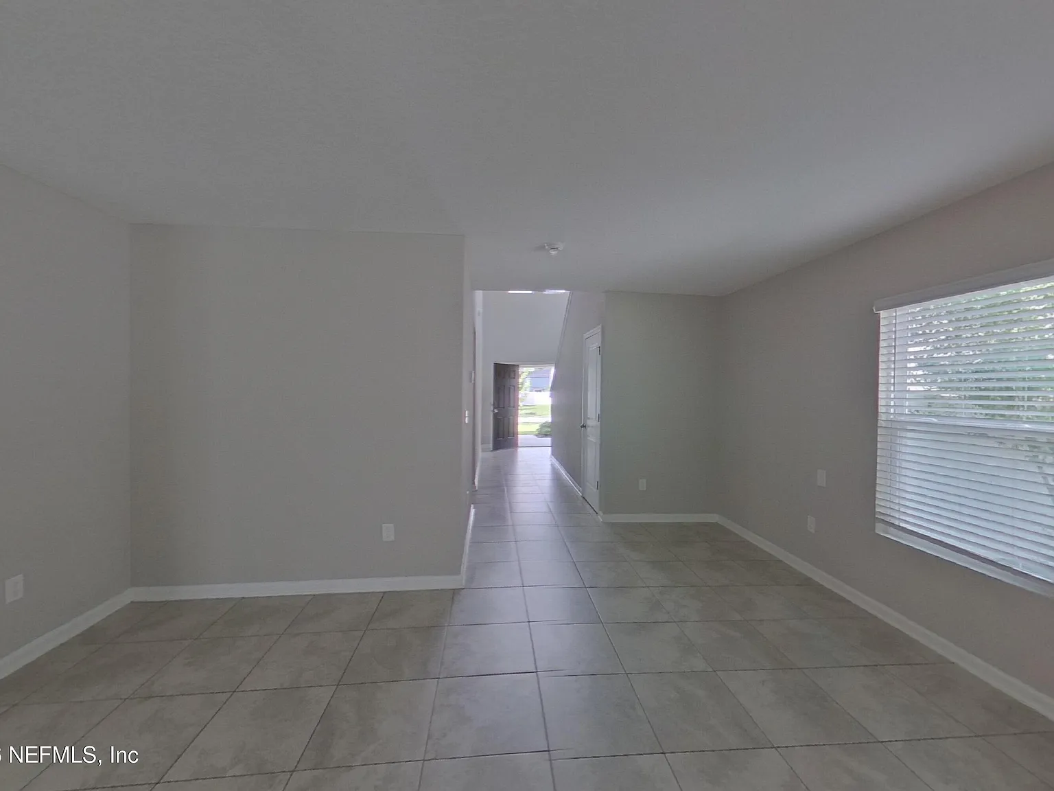 4 bed, 3.0 bath, 2500 sqft, $2,589 — Photo 2