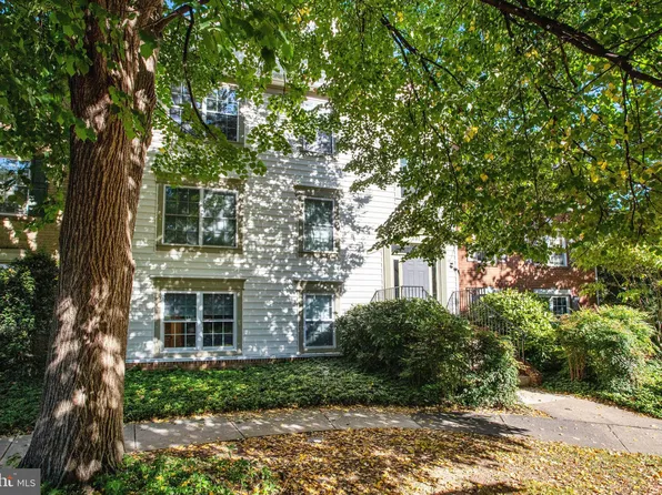 7761 Inversham Dr APT 247, Falls Church, VA 22042