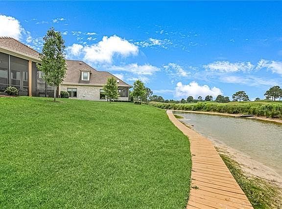 2nd image of 361 Nicklaus Dr