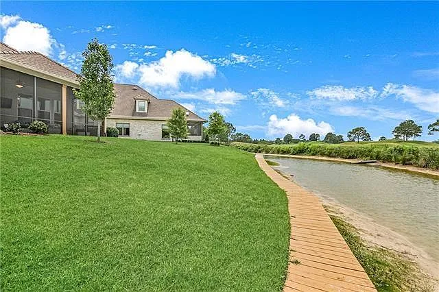 361 Nicklaus Dr — Photo 2