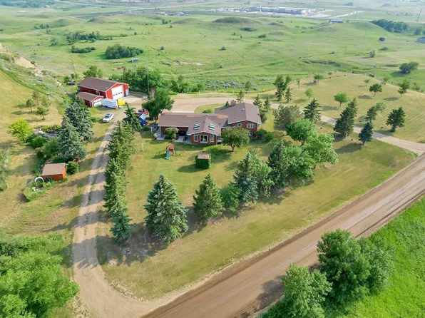 8911 41st St NW, New Town, ND 58763