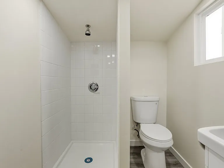 404 W 16th St #A — Photo 5
