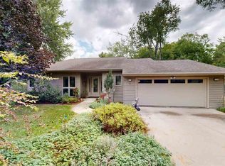 6 Glenview Knl NE, Iowa City, IA 52240