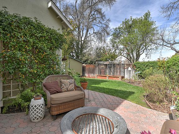 4th image of 543 Isla Vista Ter