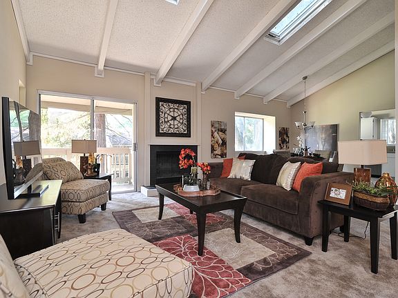 2nd image of 19232 Vineyard Ln