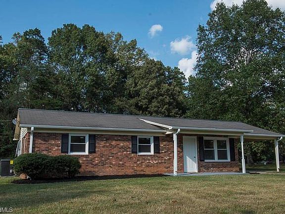 3rd image of 4765 Nokomis Dr