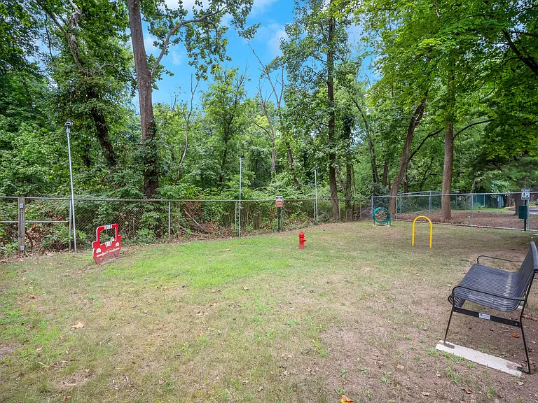 Creekside Apartments — Photo 48