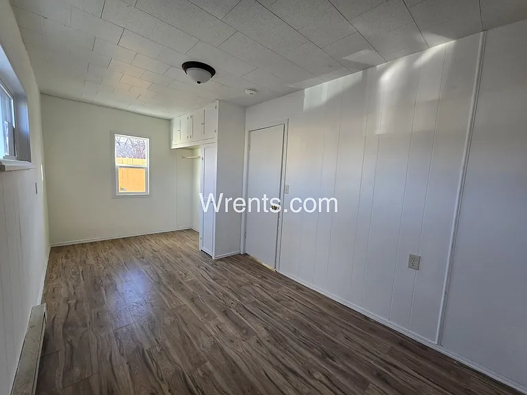 1327 E Bridgeport Ave — Photo 5