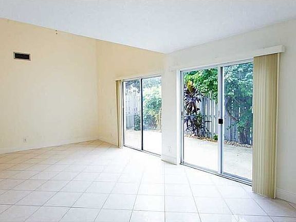 5th image of 1476 Springside Dr