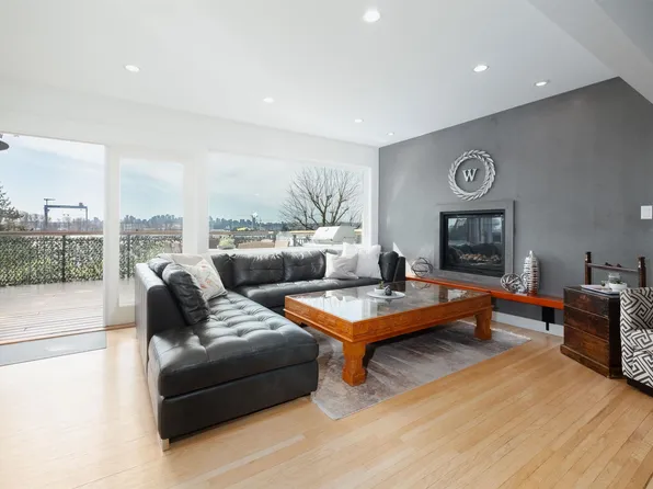 1095 Keith Rd W, North Vancouver, BC V7P 3C7