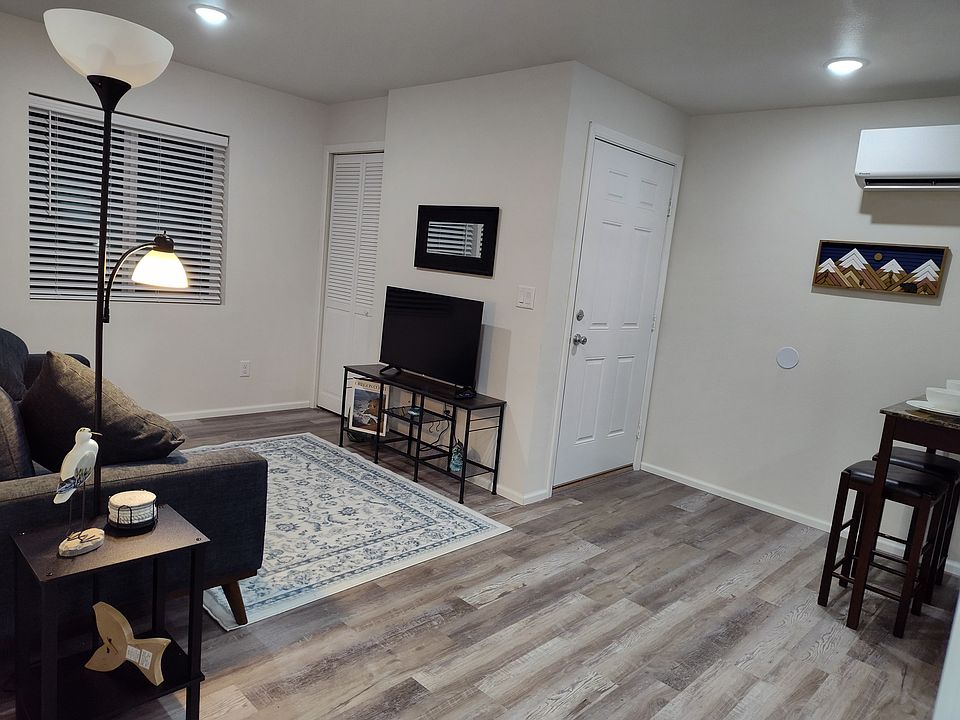 Living room, with entry door