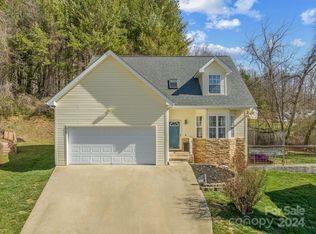 68 Woodcreek Cir, Swannanoa, NC 28778